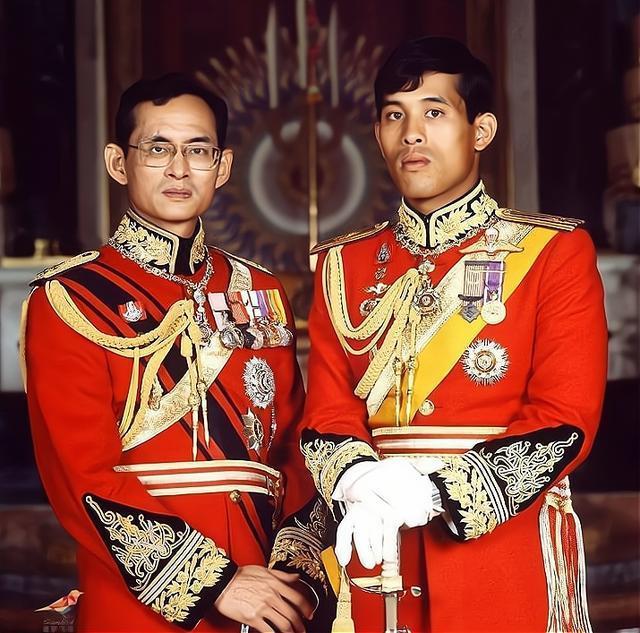 泰国国王|从吉祥物到大权在握：泰国前任国王的崛起之路