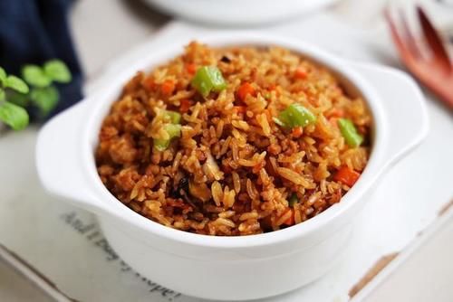 学会|伏天别炒菜了,学会这个懒人焖饭,有菜有肉有饭,太适合懒人了!