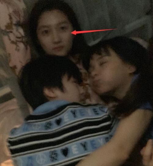  美颜|李庚希太没心没肺了，拍闺蜜照故意不开美颜，暴露关晓彤真实颜值