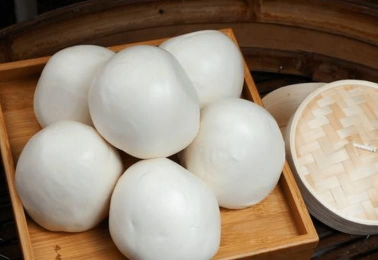  馒头|蒸馒头，外行只知道加酵母！多加“这2样”，馒头又白又软又香！