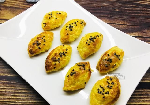  香甜|懒人版榴莲酥做法，实在太简单了，皮焦香酥脆馅香甜，比买的好吃