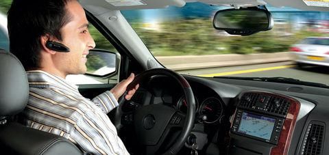 离开|各地加强监管开车看手机等行为 双手不离开方向盘不会被处罚