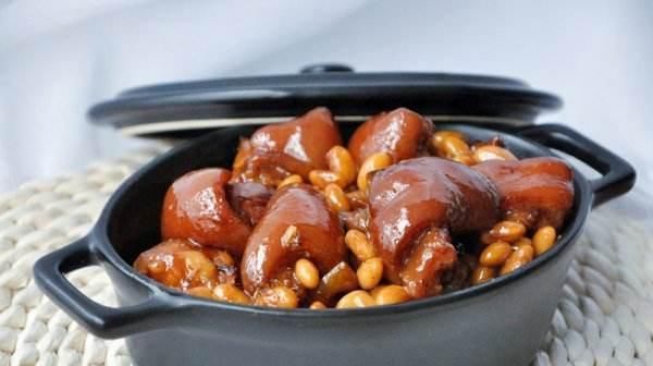 红烧|酱香浓郁酥软脱骨 满满胶原蛋白入口即化 美容菜红烧猪蹄别错过