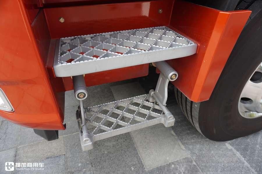  推出|解放J6P推出一款砂石料运输牵引车，配置怎么样？实拍带你看看