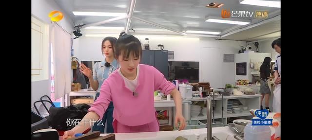  杨超越的名|《中餐厅》史上流量最高的飞行嘉宾来临，赵丽颖、黄晓明态度不一