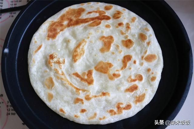  烙饼|＂家常烙饼，最服这做法，提前揉面放冰箱，现吃现烙，又软又香＂