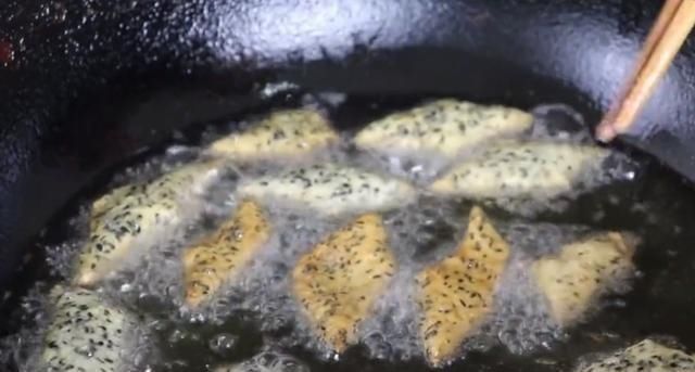 打入|黑芝麻打入2个鸡蛋,简单一做,孩子三天两头点名吃,百吃不厌