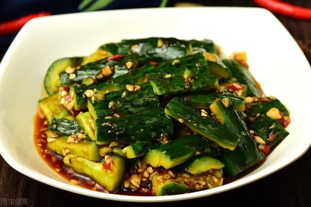 夏天|夏天做个“红油黄瓜”,这样吃酸辣适中,清脆爽口,好吃还下酒