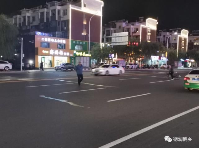 白城|【不文明行为曝光台】行人闯红灯、横穿马路，曝光不文明，白城这一批人上镜了！