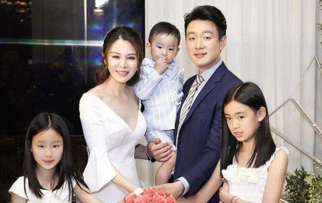  父亲|佟大为用20年唤醒植物人父亲，与关悦一起承担生活的重担