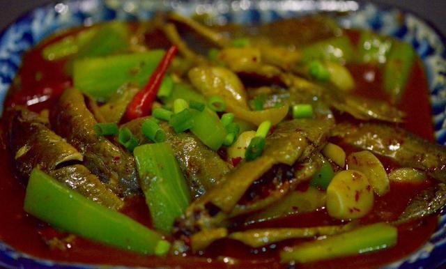 郫县豆瓣酱|泥鳅入锅前怎么处理简单1招,不腥不粘肉质鲜美滑嫩