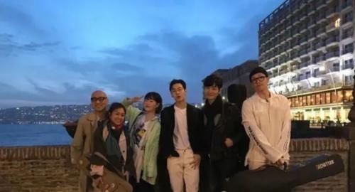  刘宪华|被何炅黄磊踢出群聊，全网骂退出节目，如今却成万人追捧的音乐天才