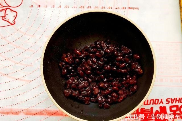 华夫饼|自制红豆华夫饼，无需泡打粉，个个松软香甜，比面包好吃还简单