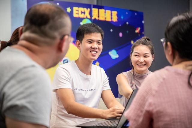  客服|90后男客服在淘宝上卖豪宅，一年卖出上百亿堪称金牌“中介”