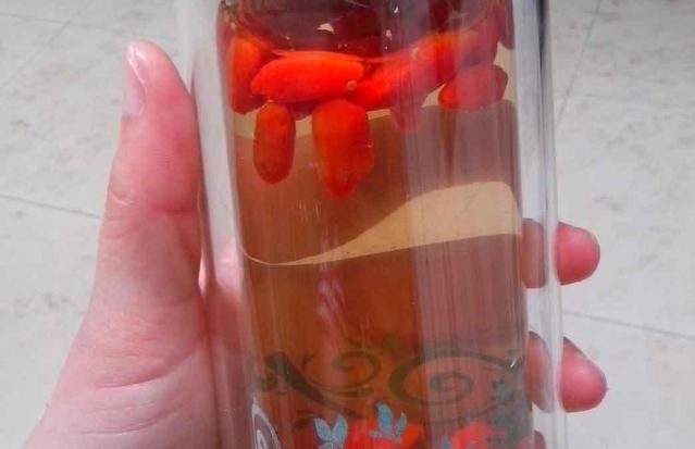 不知|枸杞保健作用大，泡水时，4点“谨慎”不可不知