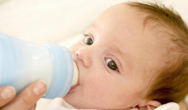  天喂|0-12月宝宝每天奶量大全！看看你家宝宝吃饱了吗