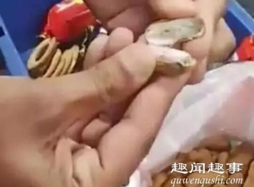  究竟|海关人员发现男子所带花生不对劲 剥开壳一看大吃一惊究竟是怎么回事？