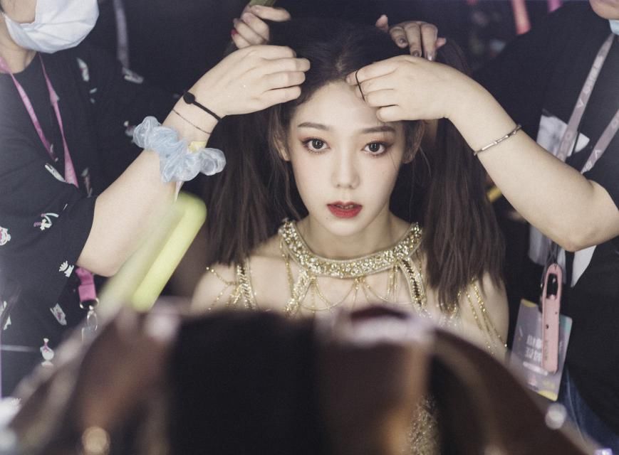  创造|《创造营2020》总决赛后台：希林紧张，刘些宁发呆，张艺凡厉害