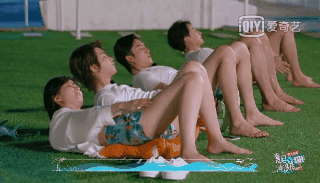 年轻人|从早浪到晚的《夏日冲浪店》，如何拉拢年轻人的心？