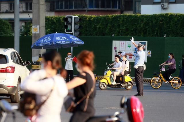 暂停|暴雨蓝色预警来了！成都高温天气按下暂停键