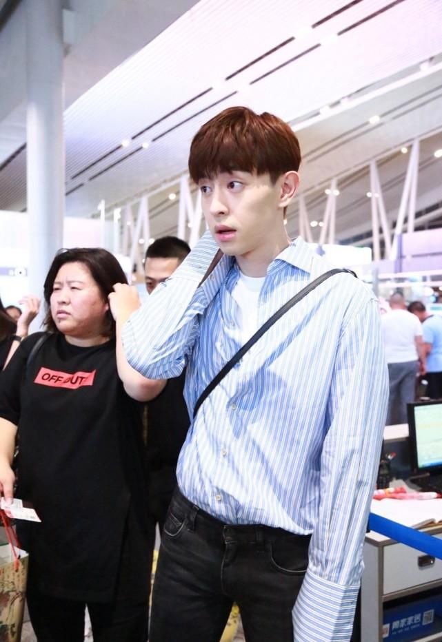 邓伦|杨幂邓伦一起上综艺,甜蜜互动的同时穿搭非常亮眼!邓伦我爱了!