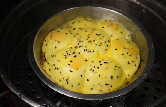 想不到|面粉里加入两个苹果,想不到这么好吃,松软香甜,出锅瞬间抢吃光