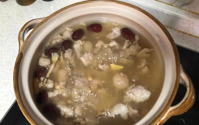  营养|天气闷热，多给家人做这汤，30块钱煮一锅，营养全面，全家都爱喝