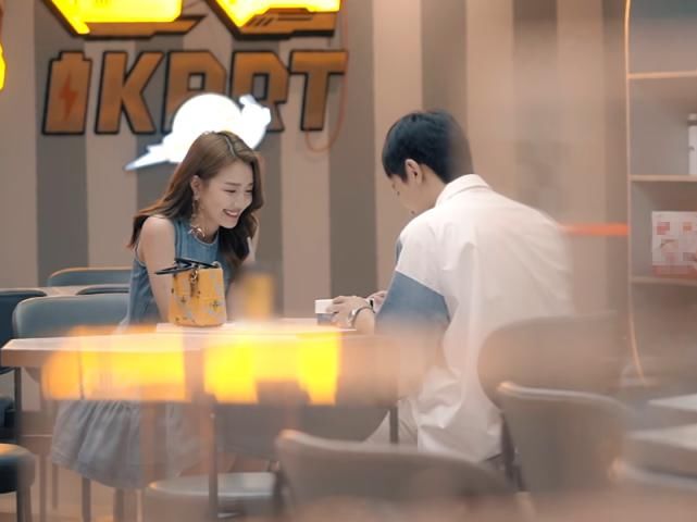  心动|心动的信号：为博眼球乱剪辑？女1男2上一秒还是情侣装，下秒就变了