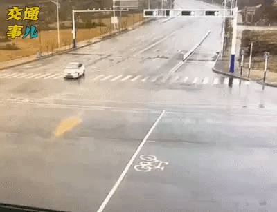 吓人|任性妄为电三轮，摇摇晃晃太吓人！