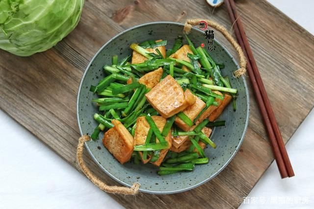 做法|豆腐新做法，虽是素菜却比吃肉还香，给红烧肉都不换，每次都不剩