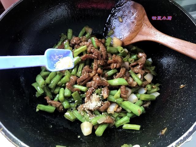 软嫩|炒牛肉又老又柴嚼不动?跟我这样做软嫩爆汁儿,像豆腐一样软