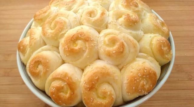  香甜|教你面包新做法，不用烤箱不用电饭煲，香甜柔软还拉丝，香极了