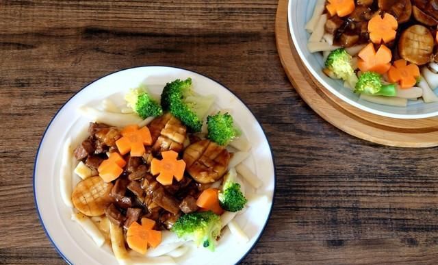  面条机|给女儿做的空心面，配上牛排蔬菜更好吃，圈友：这手艺可以开店了