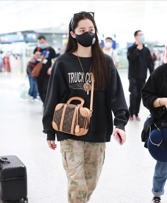  欧阳|欧阳娜娜私服满满青春气息，学会以下几点，你就是最时尚的女孩