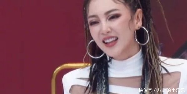  张含韵|伊能静跟蓝盈莹组队呈现崩溃状态，气到踢墙又哭了，心疼张含韵