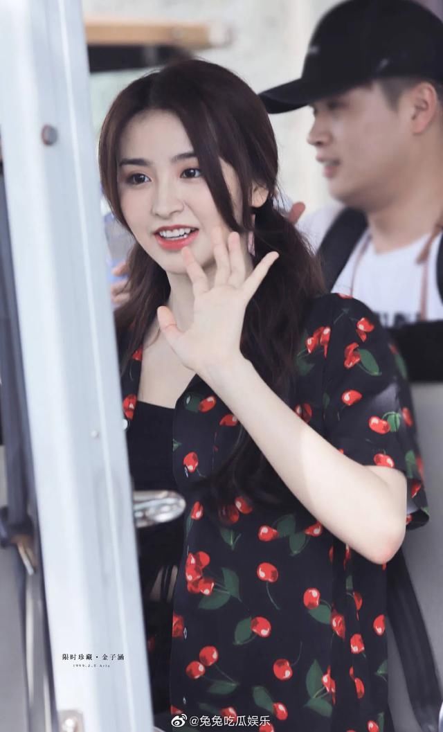  涵同框|青春有你门面金子涵同框不敌吴宣仪，站姐因发图丑被怼关站