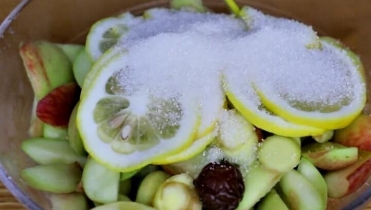 酸甜|夏天，此果正当季，3块钱1斤，补血益气，腌起来酸甜脆爽，好吃