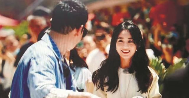  腰部|《中餐厅》杀青赵丽颖直奔按摩店，曾在拍戏时落马被威亚戳伤腰部