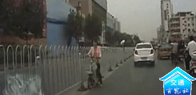 翻越|曝光！你翻越护栏的样子真的很丑！……