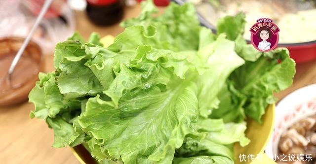  鲫鱼汤|高考生家的晚餐破天荒5菜1汤，最出彩儿的鲫鱼汤，像牛奶般浓白