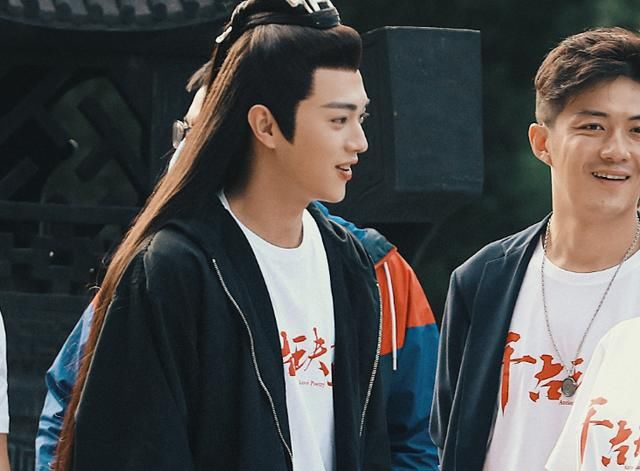  三十而已|许凯为“许幻山”加油打call，李泽锋机智回应，粉丝喊许凯快跑