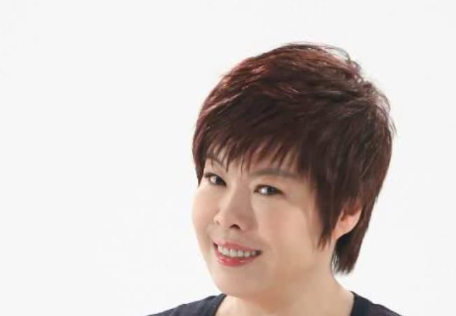 大伙儿|她曾是央视知名女主持,却因太骄傲自毁前程,如今55岁过得怎样