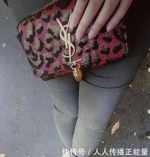 巨款|银行卡里凭空多出3254万巨款! 她谁也不告诉, 挥霍3年! 没想到...