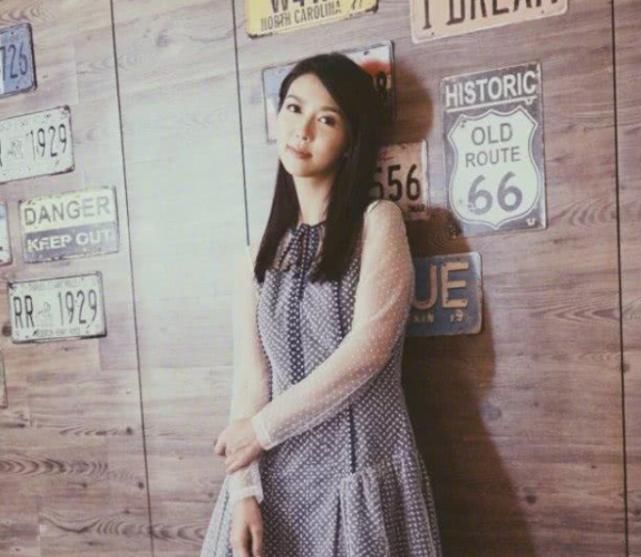  不进|38岁薛凯琪还在一线扮嫩，我穿不进的牛仔裤，她却能穿成无痕裤