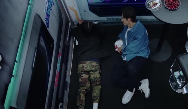  钟汉良|《街舞3》选手发烧应治疗，却被关在屋内数小时，还是明星待遇好