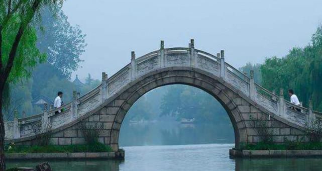  渐入佳境|郑爽终于遇到对的综艺，《我在颐和园等你》渐入佳境，有文化品位