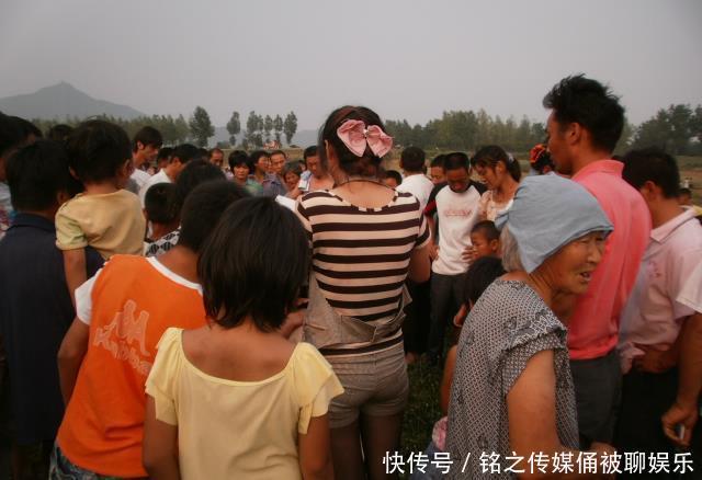  王先生|两孩子溺水，爸爸先救自家孩子反被骂，宝爸一句话，众人哑口无言