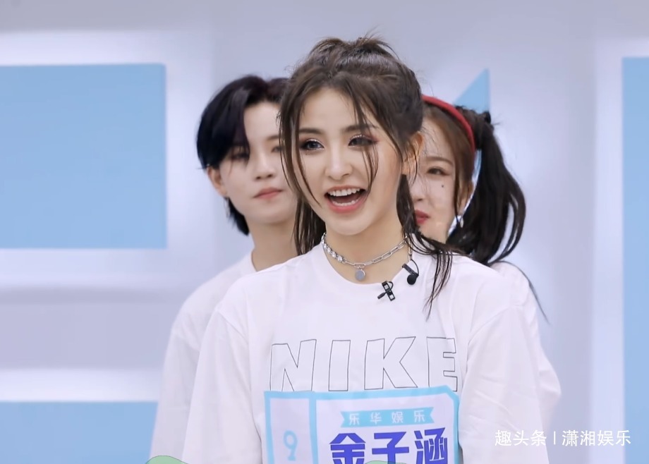  竞选C位|C位输给金子涵，长发造型被吐槽，刘雨昕雪上加霜