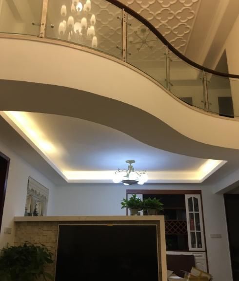  电视墙|新房装修砌了半堵墙，既是电视墙又隔出个麻将室，一举两得！