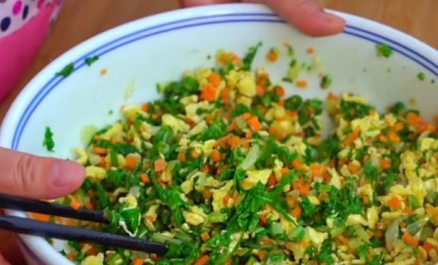  省力|饺子皮做包子，不揉面不发面，节约时间还省力，皮薄筋道馅料足